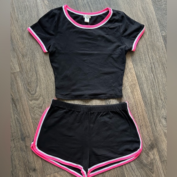 Two piece lounge set 💕 - Picture 2 of 2